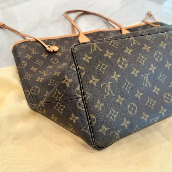 Louis Vuitton Monogram Neverfull GM Tote - Picture 4 of 9